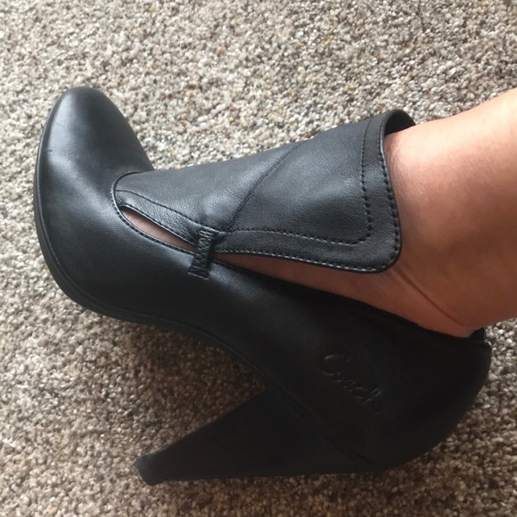 Coach heels. - Picture 3 of 7